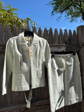 Shumacher designer embroidered suit (jacket & skirt) with gold thread. NWT!!
